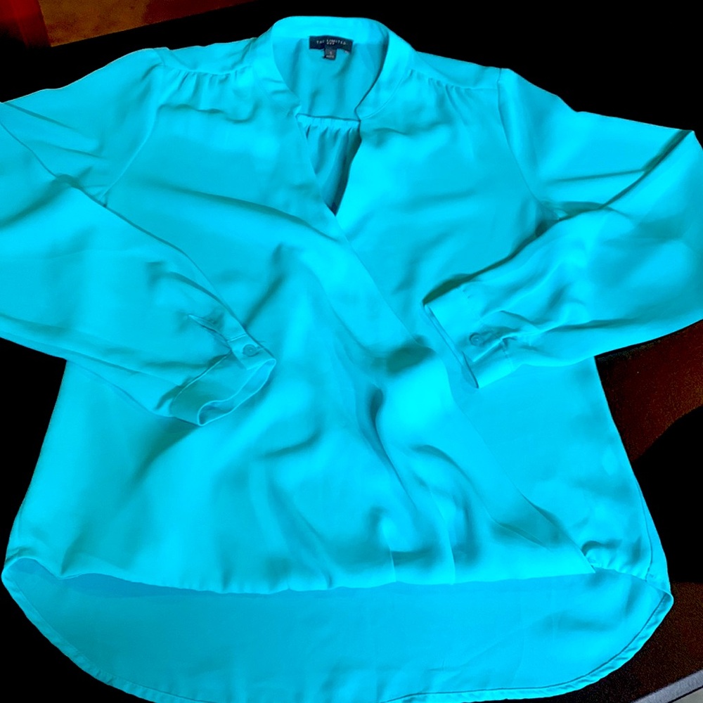 💰Women top. The limited. Beautiful color. Small